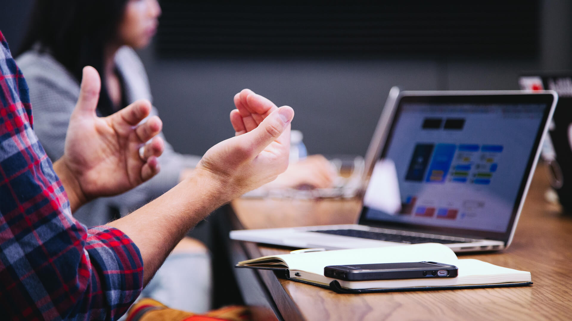 映像に関わるシステムの企画、提案、販売